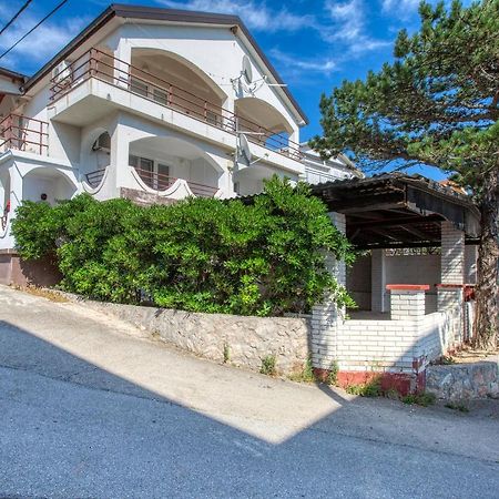 Apartmani Luky Karlobag Buitenkant foto