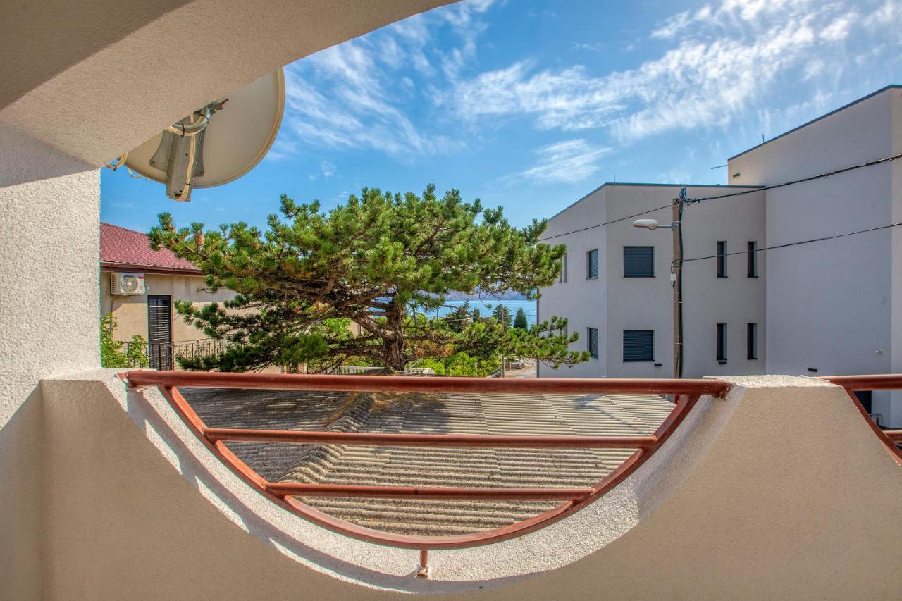 Apartmani Luky Karlobag Buitenkant foto