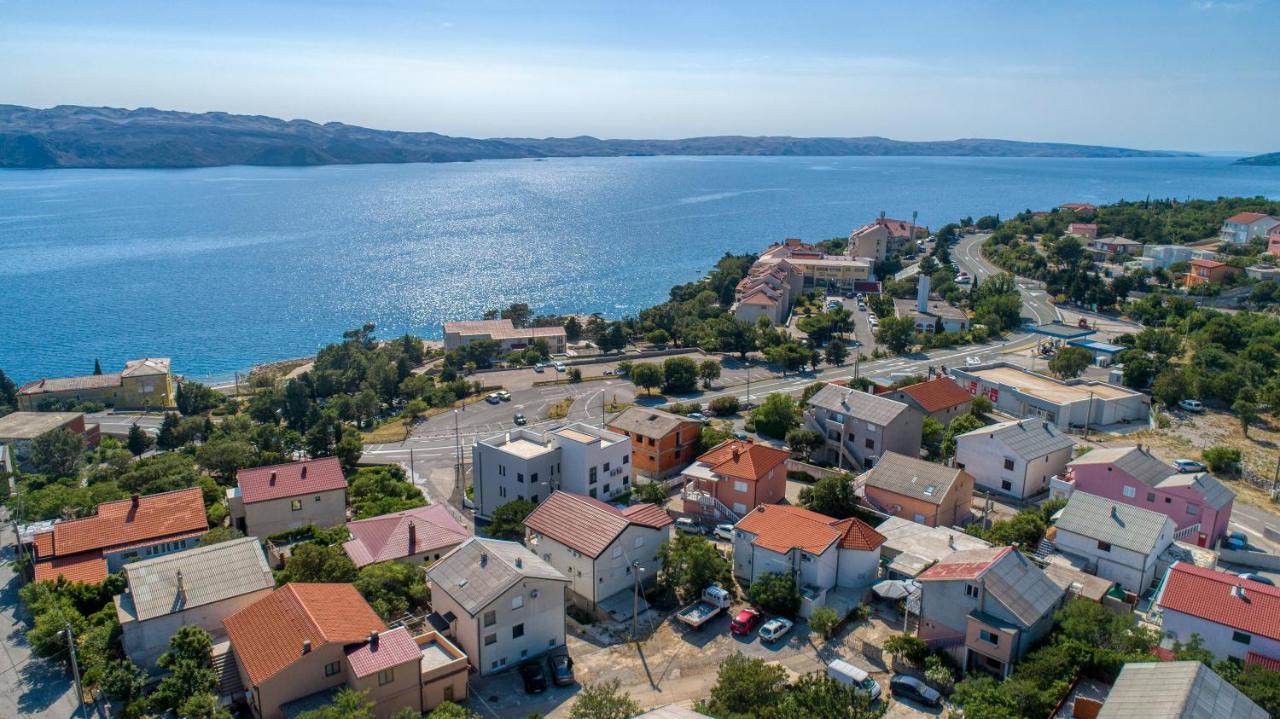 Apartmani Luky Karlobag Buitenkant foto