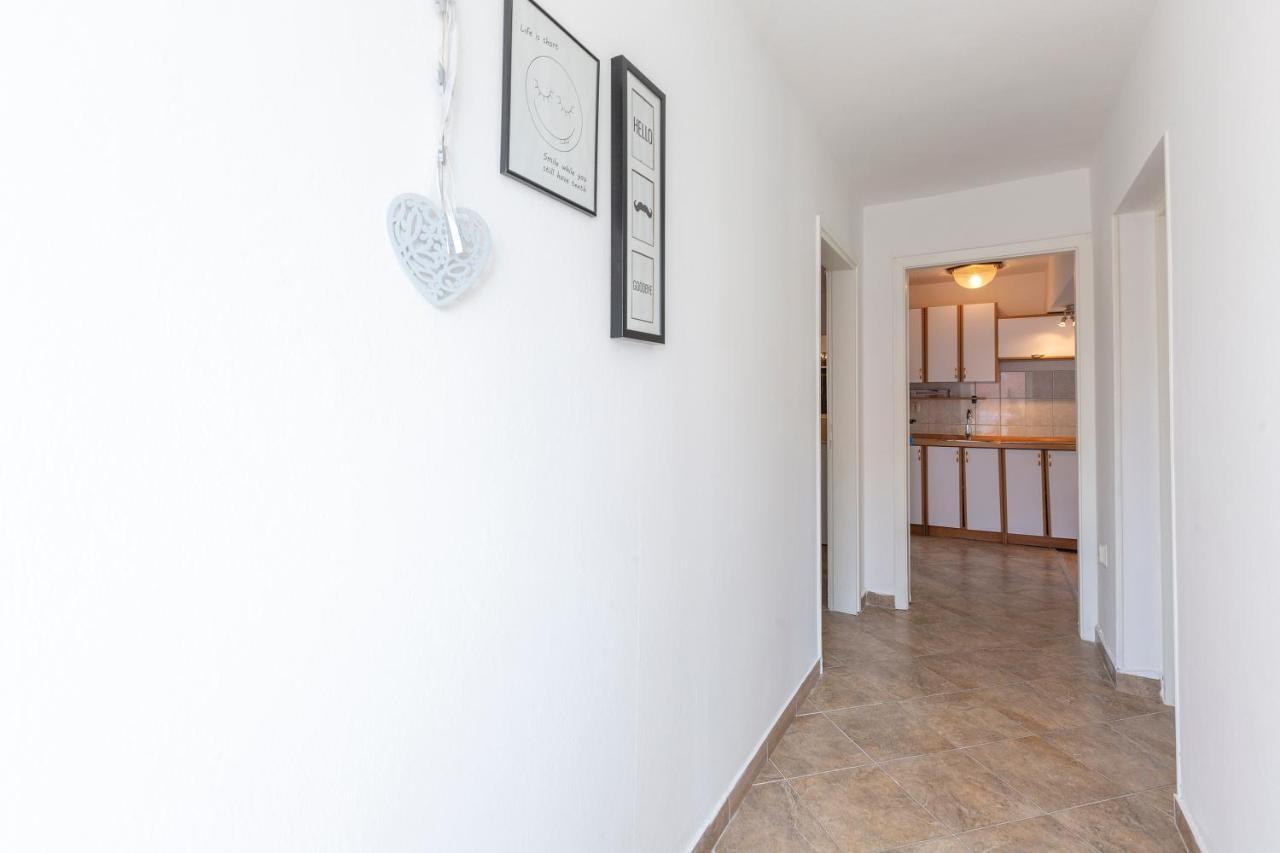 Apartmani Luky Karlobag Buitenkant foto