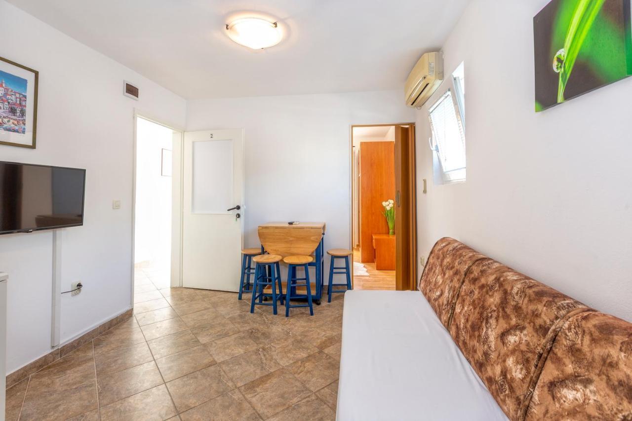 Apartmani Luky Karlobag Buitenkant foto