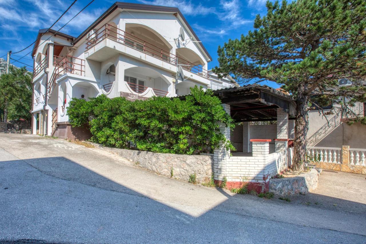 Apartmani Luky Karlobag Buitenkant foto