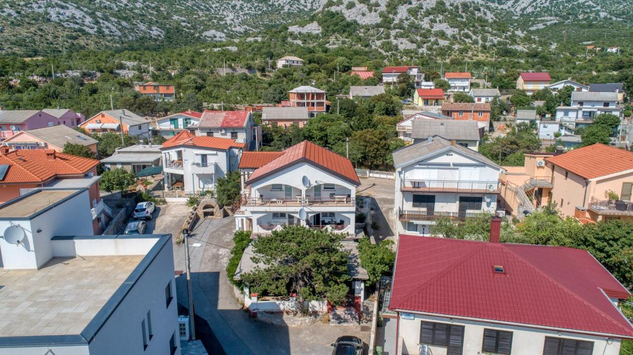 Apartmani Luky Karlobag Buitenkant foto