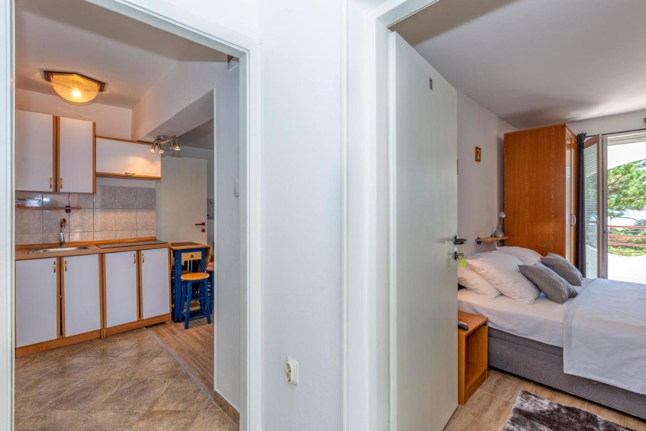 Apartmani Luky Karlobag Buitenkant foto