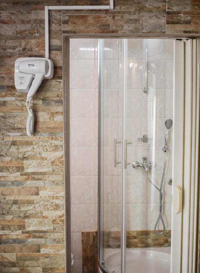 Apartmani Luky Karlobag Buitenkant foto