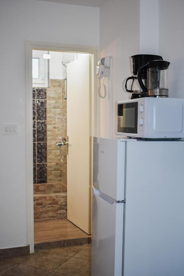 Apartmani Luky Karlobag Buitenkant foto