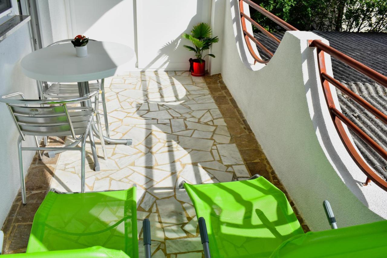 Apartmani Luky Karlobag Buitenkant foto