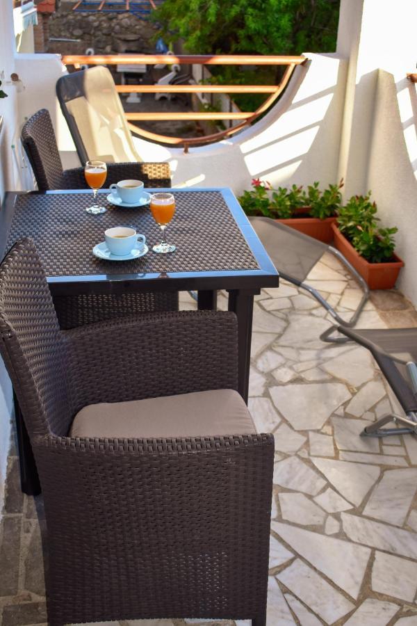 Apartmani Luky Karlobag Buitenkant foto