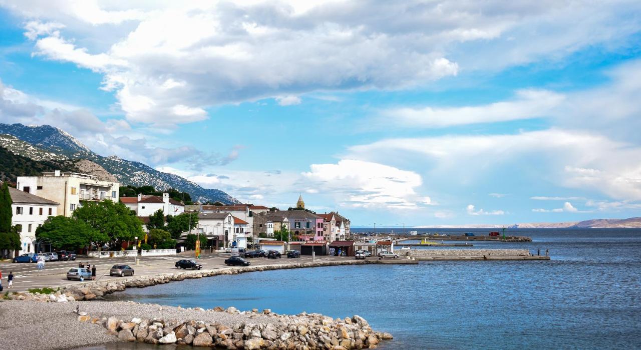 Apartmani Luky Karlobag Buitenkant foto
