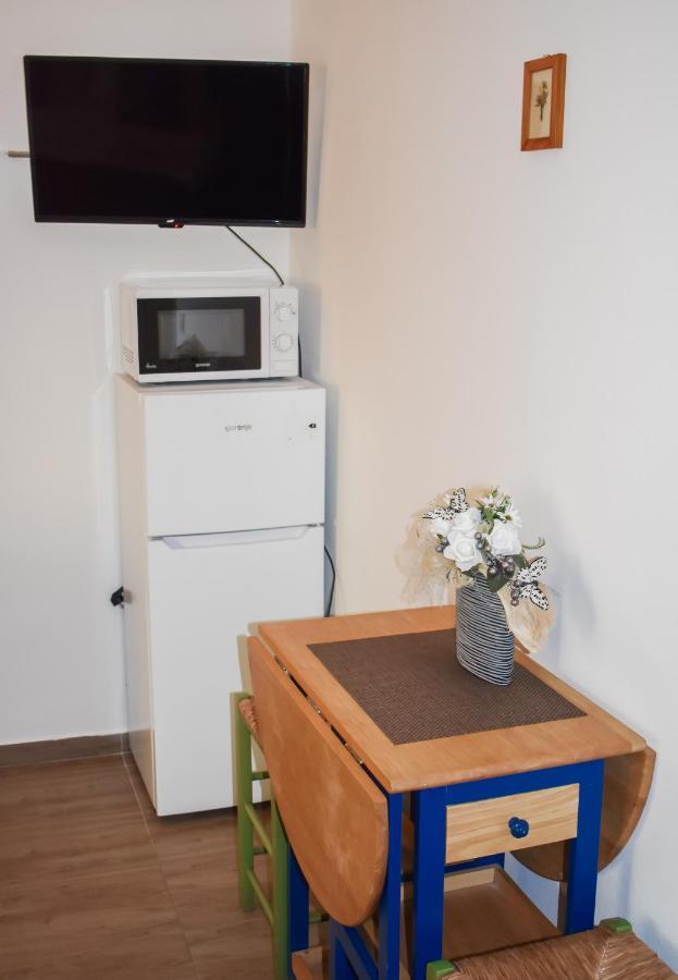 Apartmani Luky Karlobag Buitenkant foto