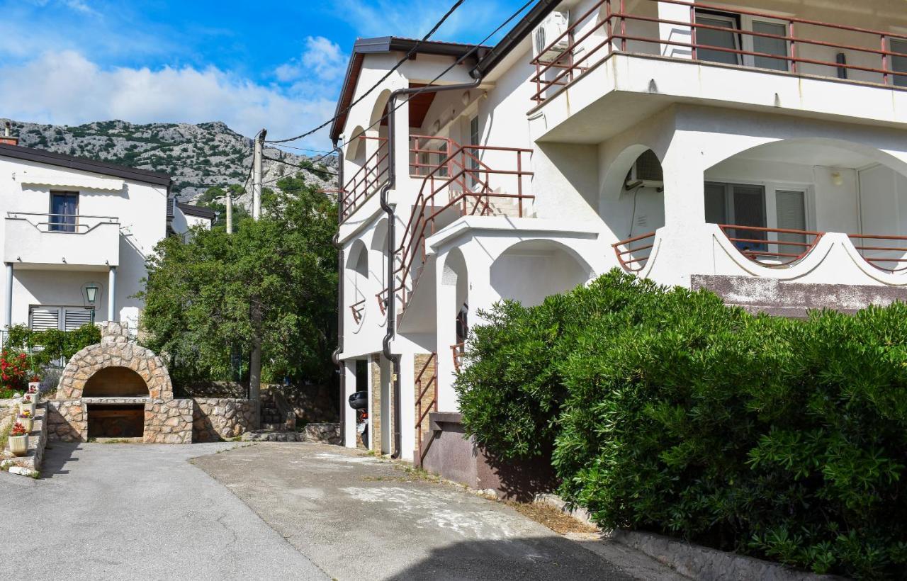 Apartmani Luky Karlobag Buitenkant foto