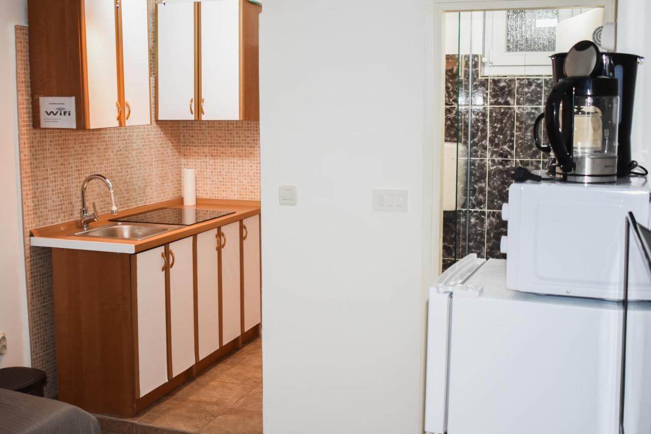 Apartmani Luky Karlobag Buitenkant foto
